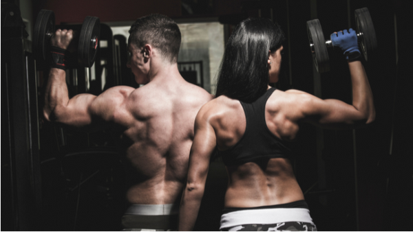 Male and female bodybuilders lifting weights to increase muscle mass.