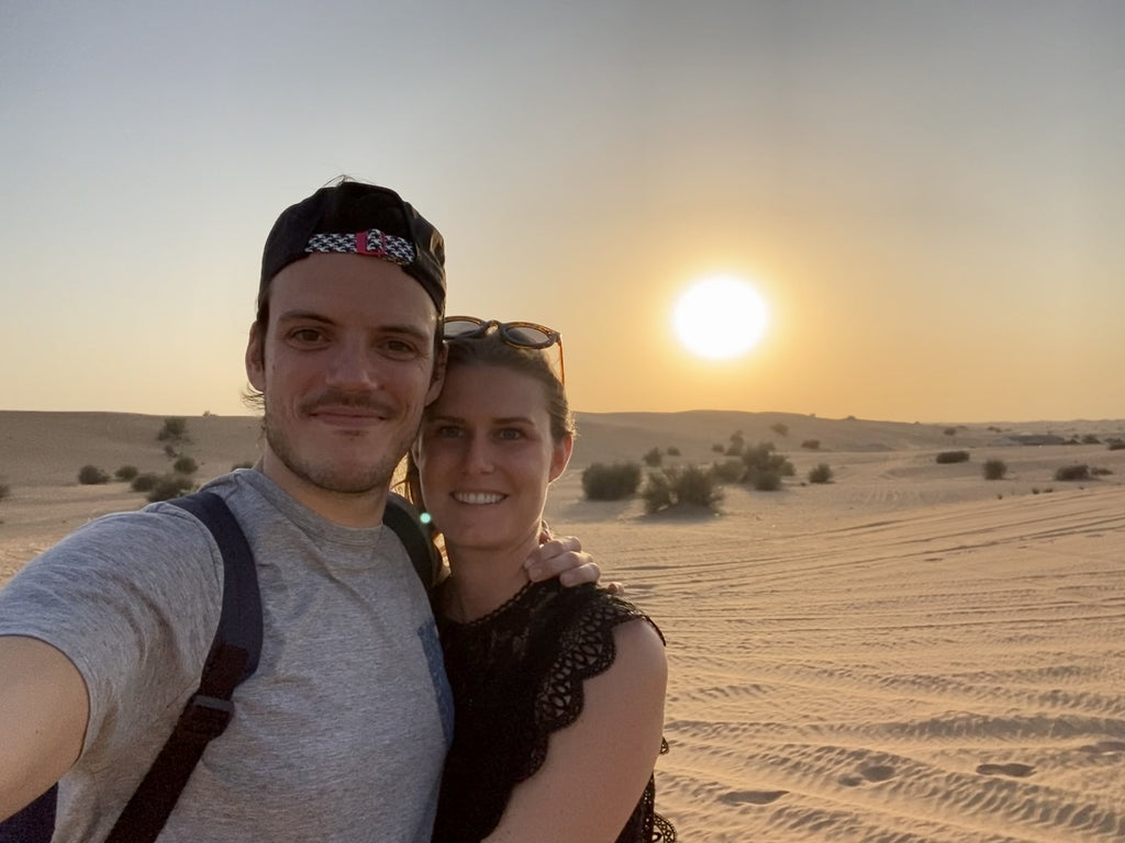 Maëva et Antony dans le désert de Dubai