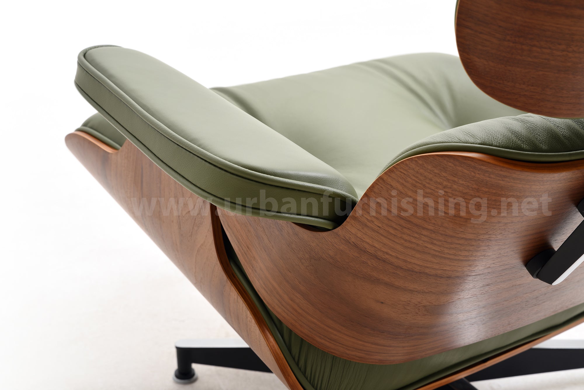 Slovenië klasse Telegraaf Mid-Century Lounge Chair - Olive / Walnut