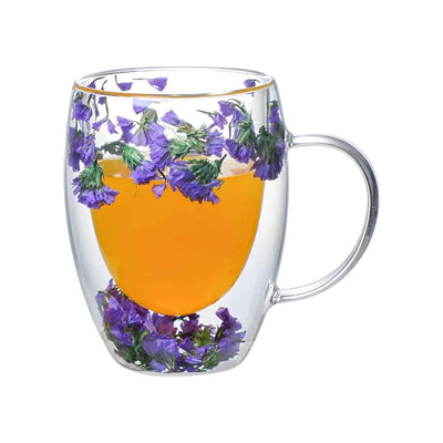 Tasse En Verre De Cocktail Avec Fleur De Rose Et Feuilles. Image