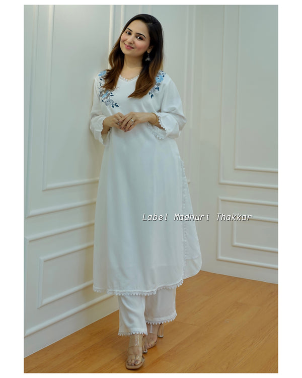 Designer Kurti Pashnima Silk White Embroidered Kurtis – Kajols - Indian &  Pakistani Fashion & Tailoring