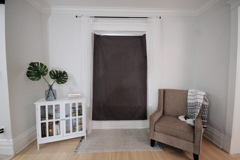 curtain hanging in room 