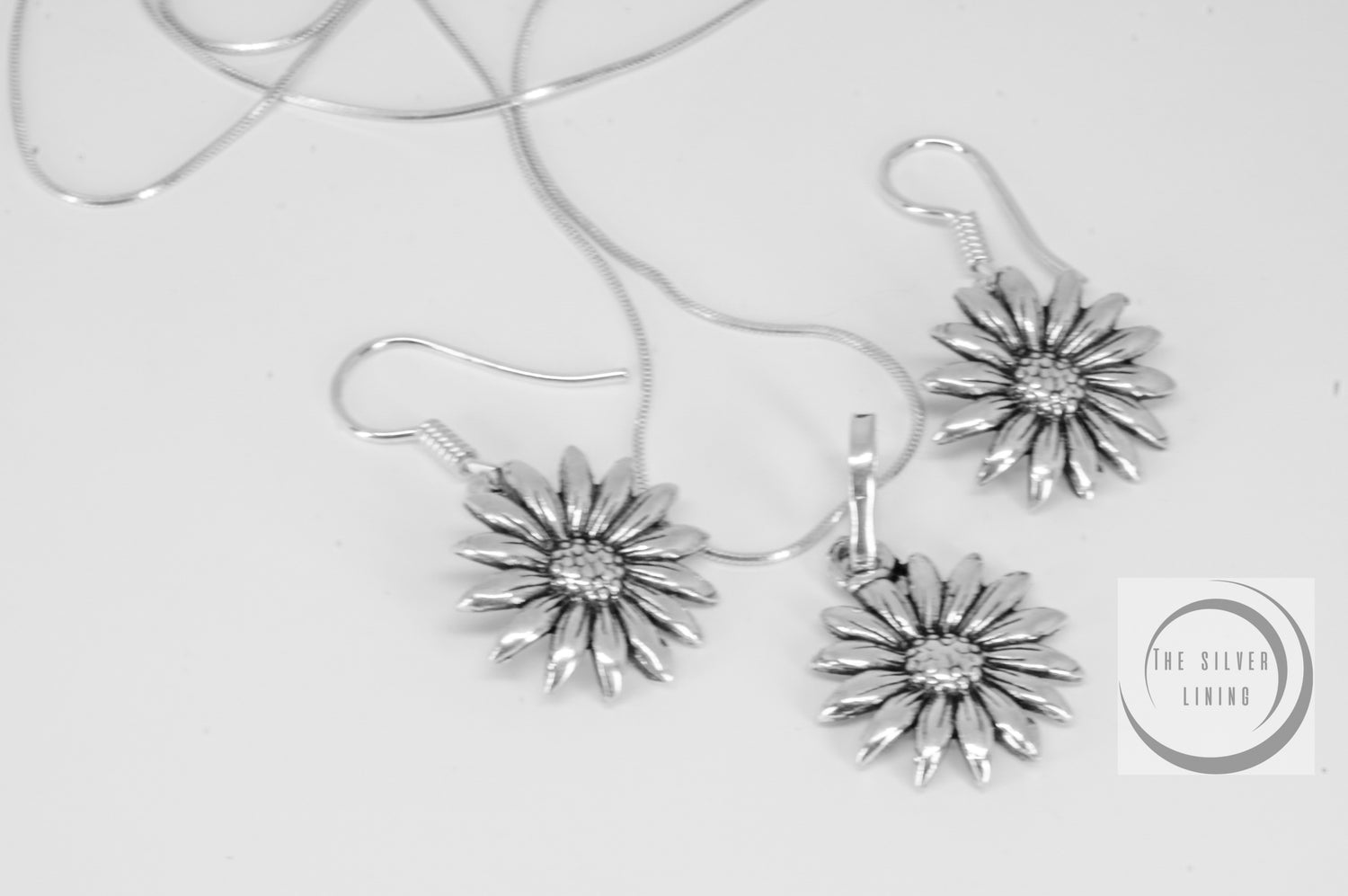 Juego de dije y aretes de plata 925, Girasoles mini con cadena incluíd –  The Silver Lining