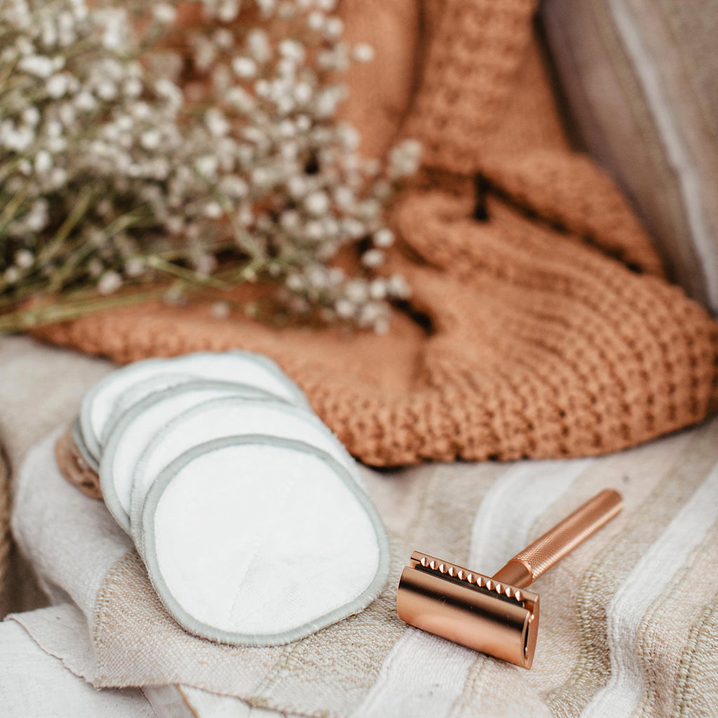 Rose Gold Razor and Removable Makeup Pads 