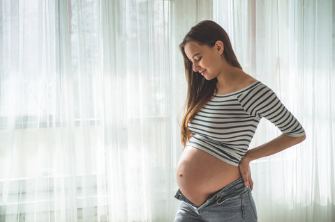  Es importante que conozcas y entiendas los riesgos de los tratamientos de fertilidad para empezar a buscar un embarazo saludable y feliz. (Imagen de Freepik)