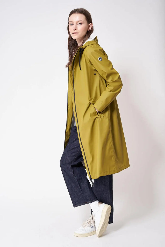 SKY. Chubasquero impermeable tipo capa amarillo unisex Tantä.