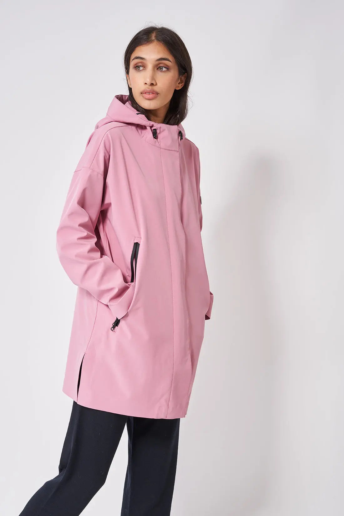 Chubasquero o impermeable largo de mujer Tantä. Color lila suave Plugim Foxglove – Rainwear