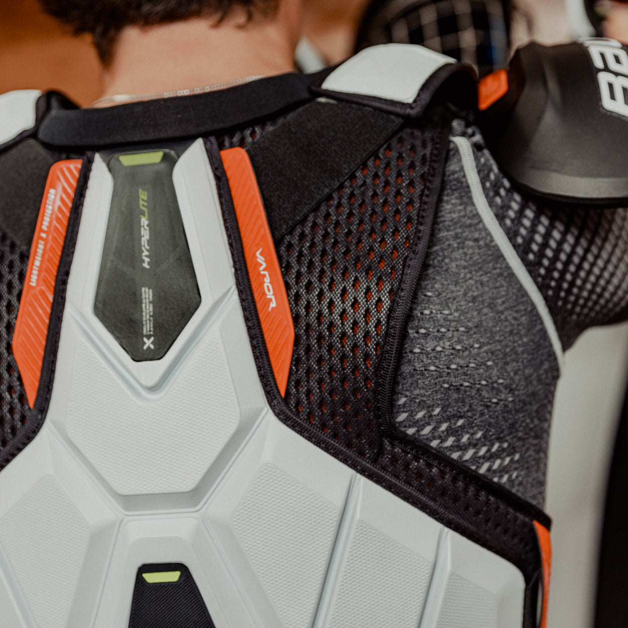 VAPOR HYPERLITE SHOULDER PAD INTERMEDIATE