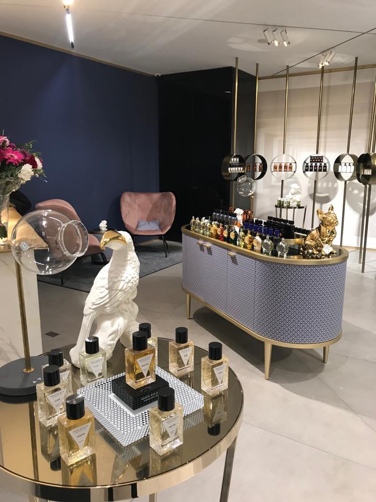 Perfumes in Paradise: New AVERY Perfume Gallery opens in Mykonos. - Scentury