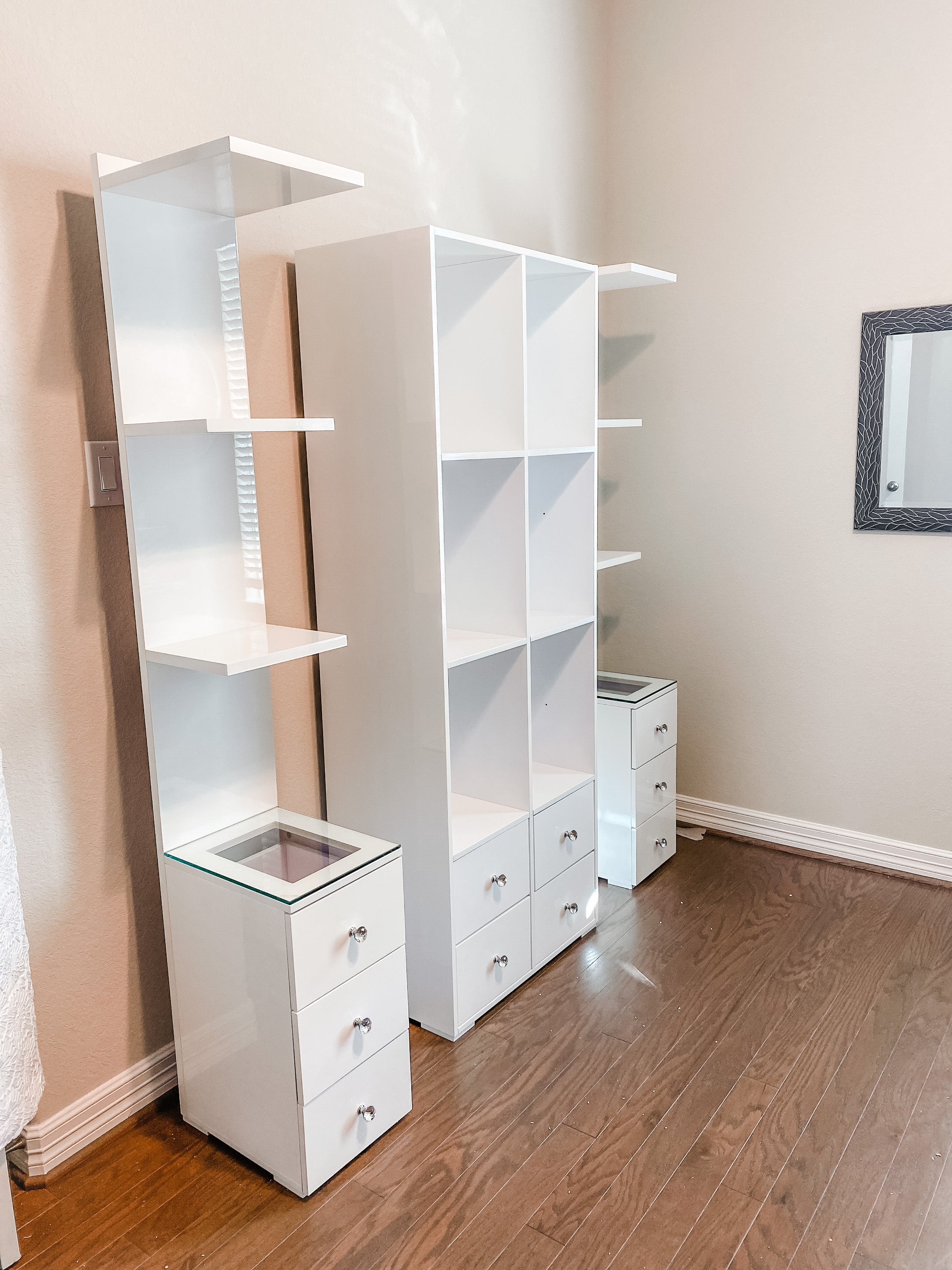 Glossy Column Shelf W/ Drawers – Pearls Vanity