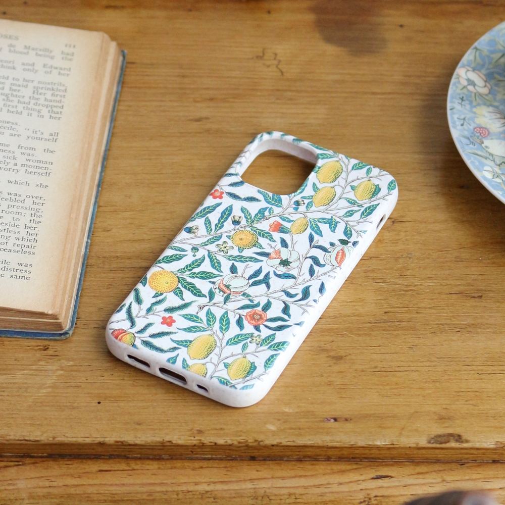 モリス柄でハッピー気分♪　JUBILEE ジュビリー × William Morris　エコスマホケース Fruit　iPhone12mini対応　 DM1-PBAT-004-M03