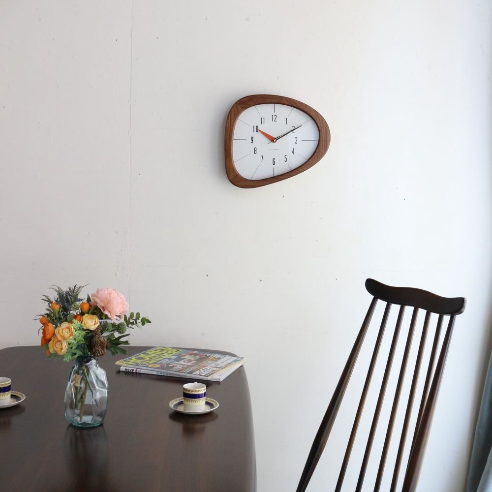 ユニークな形♪ 壁掛け時計「キーノ」 IM1-CL-3881BN – アンティーク家具と雑貨の店 ビクトリアンクラフト