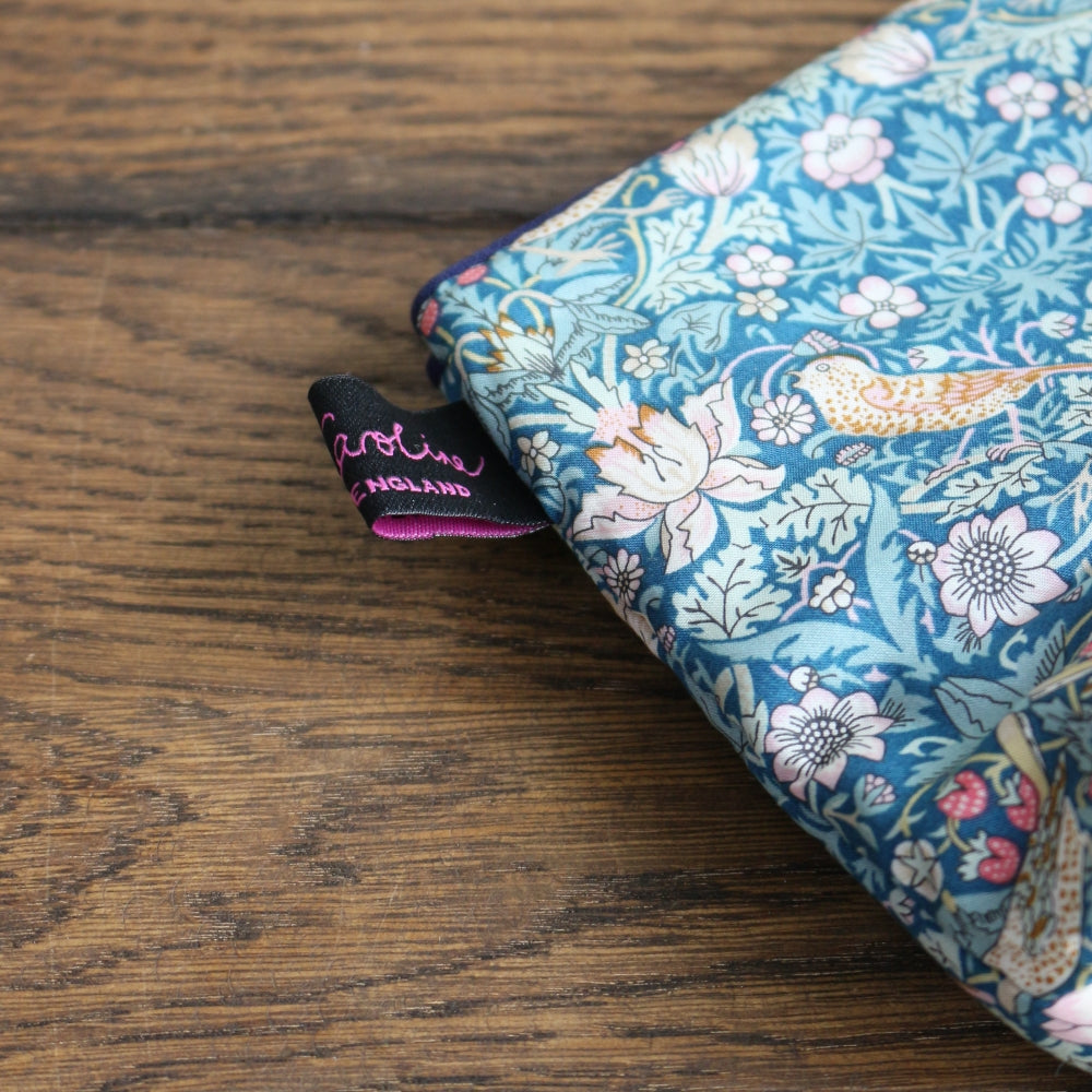 リバティの化粧ポーチ（BLUE）♪　LIBERTY Cosmetic Bag 【ウィリアム・モリス】　OX1-ACCB06