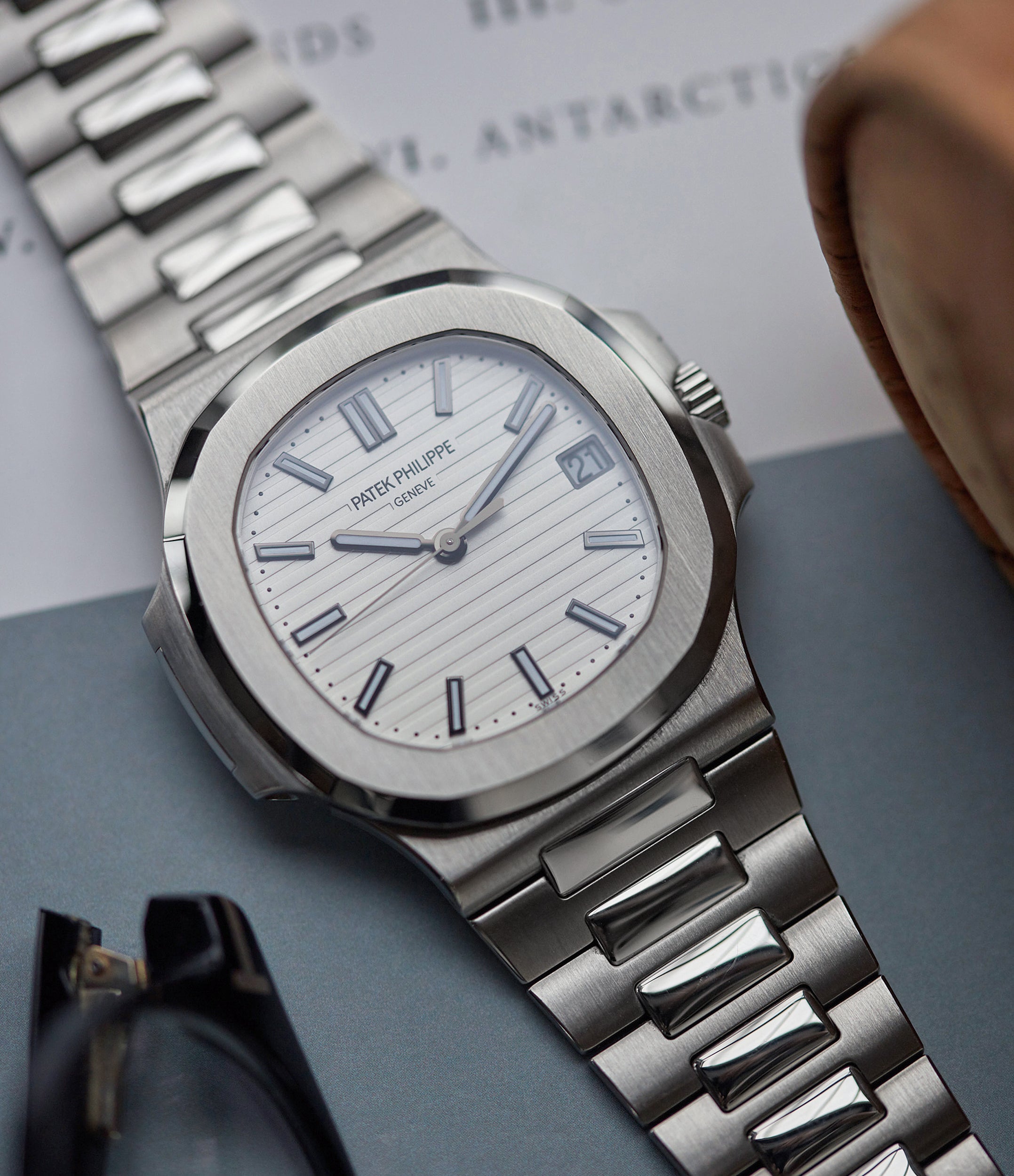 Patek_Philippe_Nautilus_5711_011_white_dial_stainless_steel_watch_at_A_Collected_Man_London5.jpg