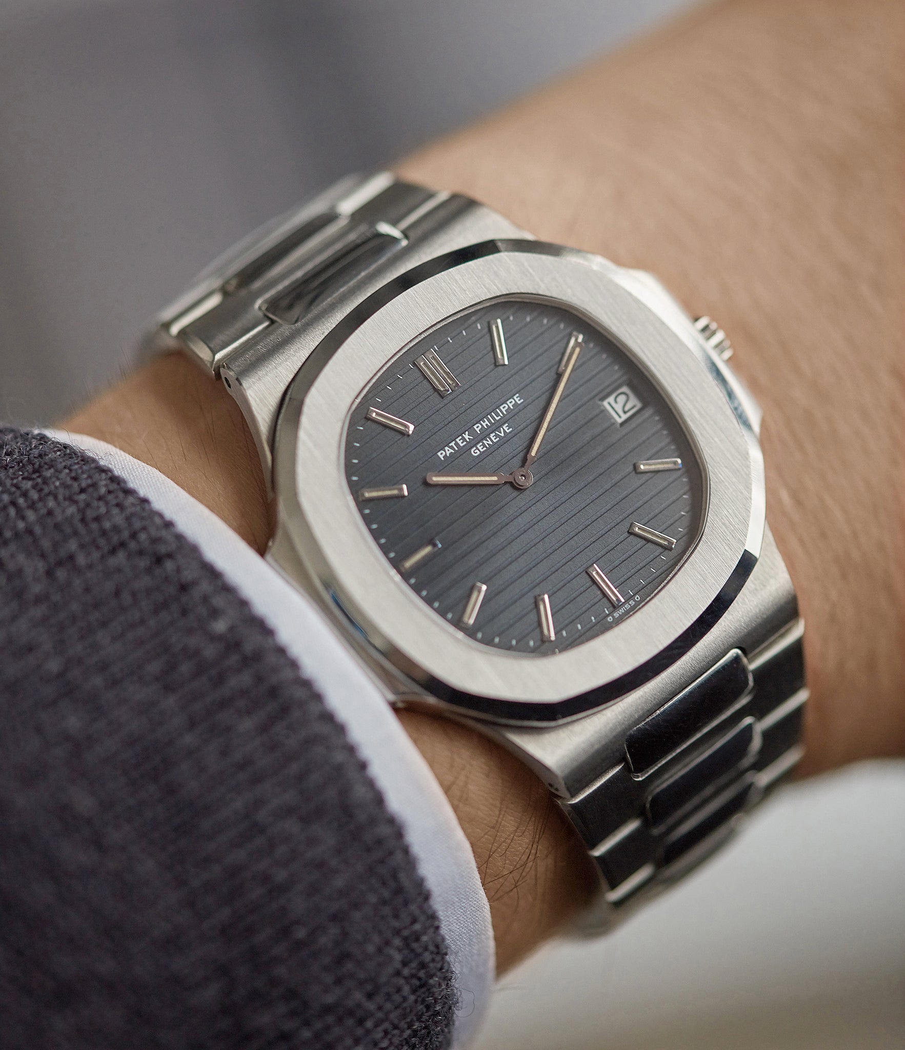 Patek_Philippe_nautilus_3700_1977_vintage_steel_watch_at_A_Collected_Man_London8_2048x2048