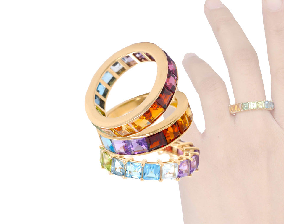 bague d'éternité avec pierres précieuses arc-en-ciel multicolores