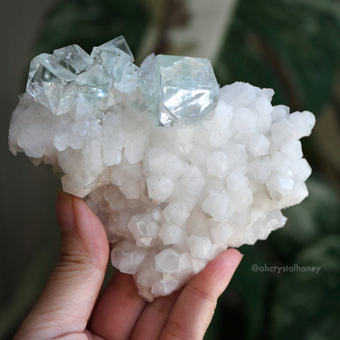 Natural fluorite and quartz from Zhejiang, China