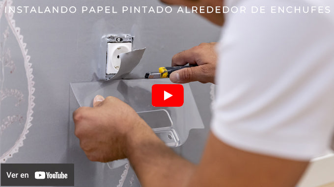 INSTALACIÓN DE PAPEL PINTADO ALREDEDOR DE ENCHUFES