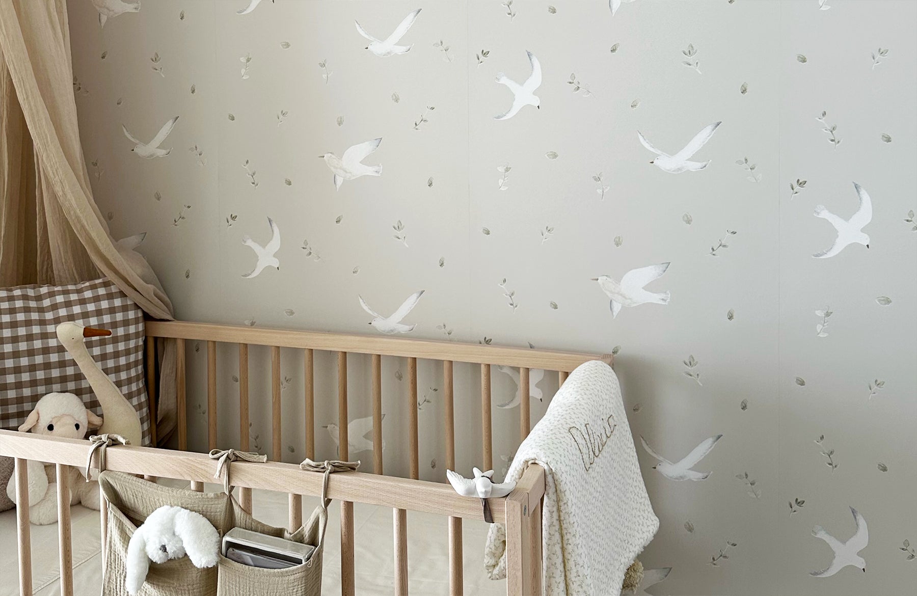 PAPEL PINTADO PÁJAROS Y FLORES GRIS - Decoración Habitación Infantil