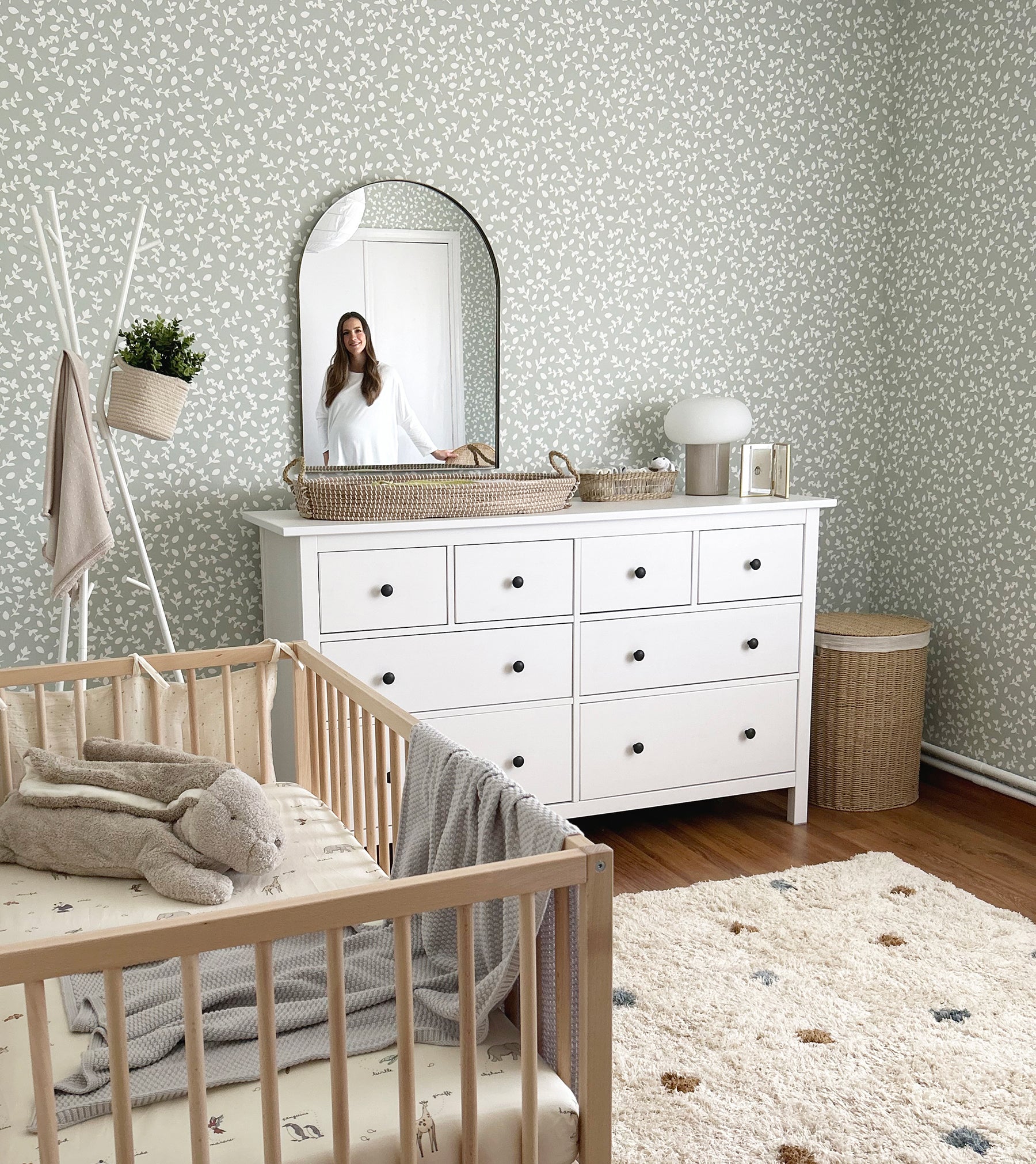 Habitación de bebé con decoración neutra – ALF&mabi