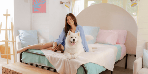 Liza "Hope" Soberano and her dog Yuna in bed