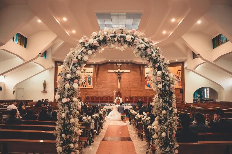Ideas para decorar la iglesia con flores en tu boda | Divain Bouquet