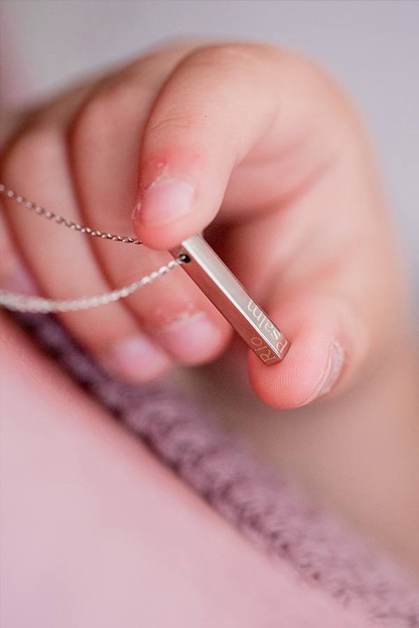 Jessica wearing 3D Vertical Bar Necklace in White Gold
