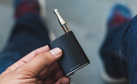 Vivant Vault Mini 510 Thread Battery: Ultra-compact and sleek rechargeable battery for your mini vaporizer. User-friendly with variable voltage and preheat function.