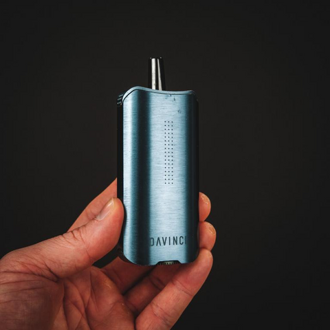 Portable vaporizer from Davinci with glass-lined ceramic oven and extended pearl