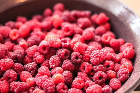 A bowl of raspberries