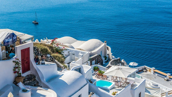 Enjoyers | 10 Destinos Romanticos Para Viajar en Pareja | Santorini, Grecia