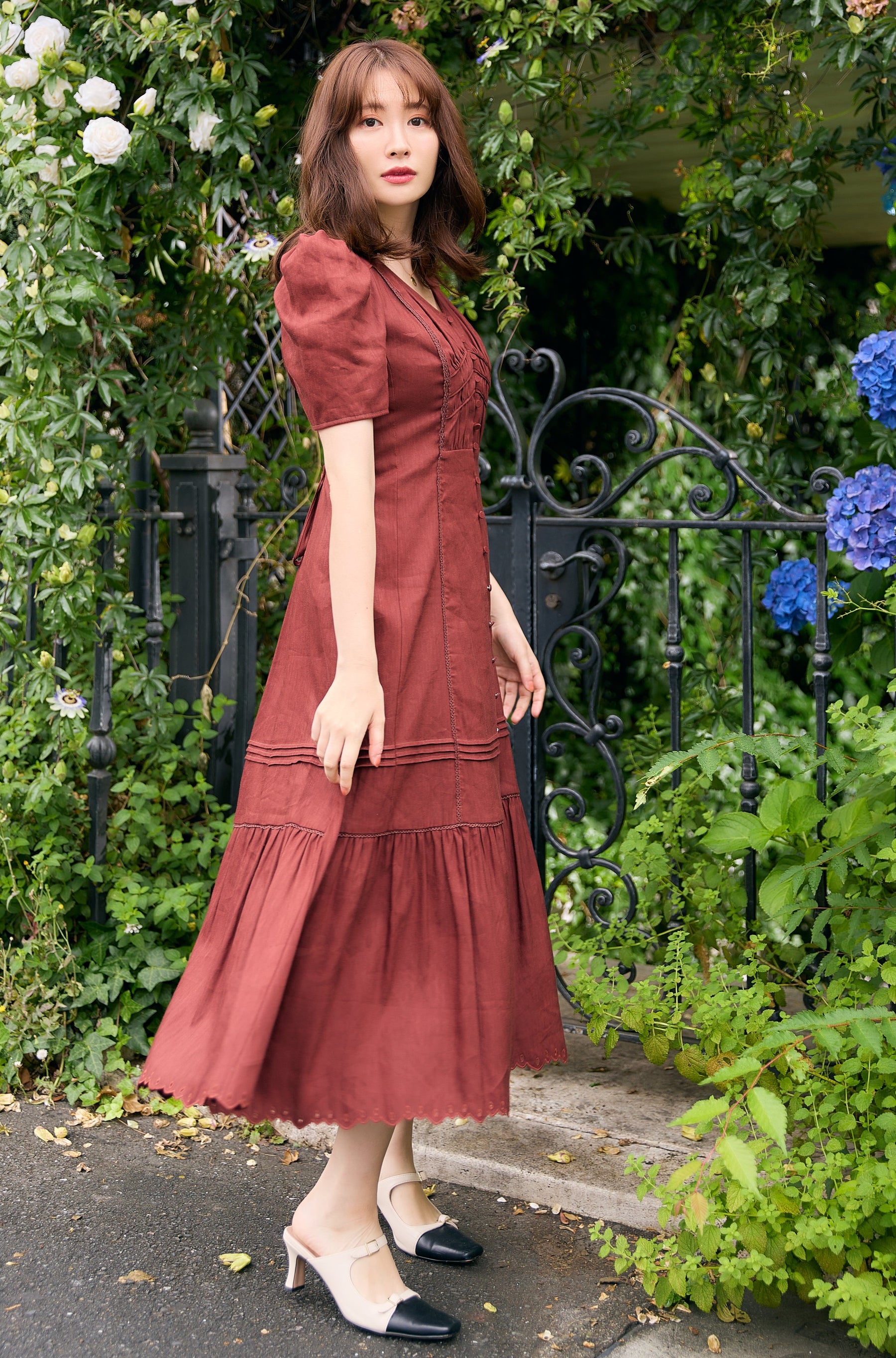 送料無料 非冷凍品同梱不可 Herlipto Time After Time Scalloped Dress