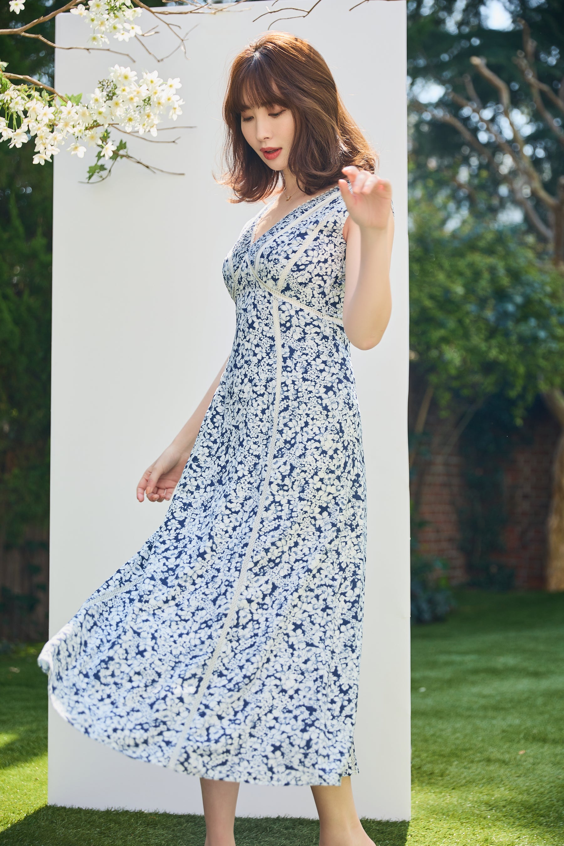 骨格ストレートLace Trimmed Floral Dress herlipto ネイビー