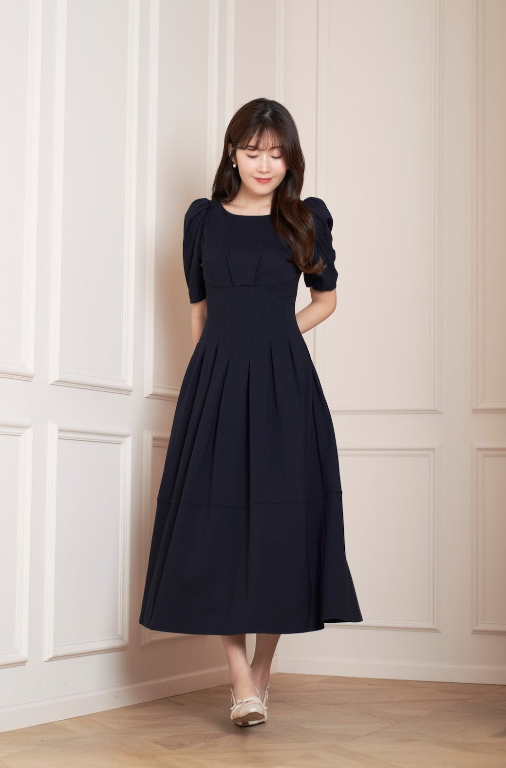 Herlipto Marylebone Midi Dress navy / Mカラーブルー