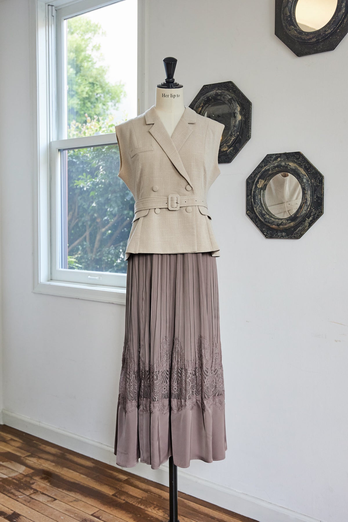 herlipto♡ Meurice Pleated Lace Dress | angeloawards.com