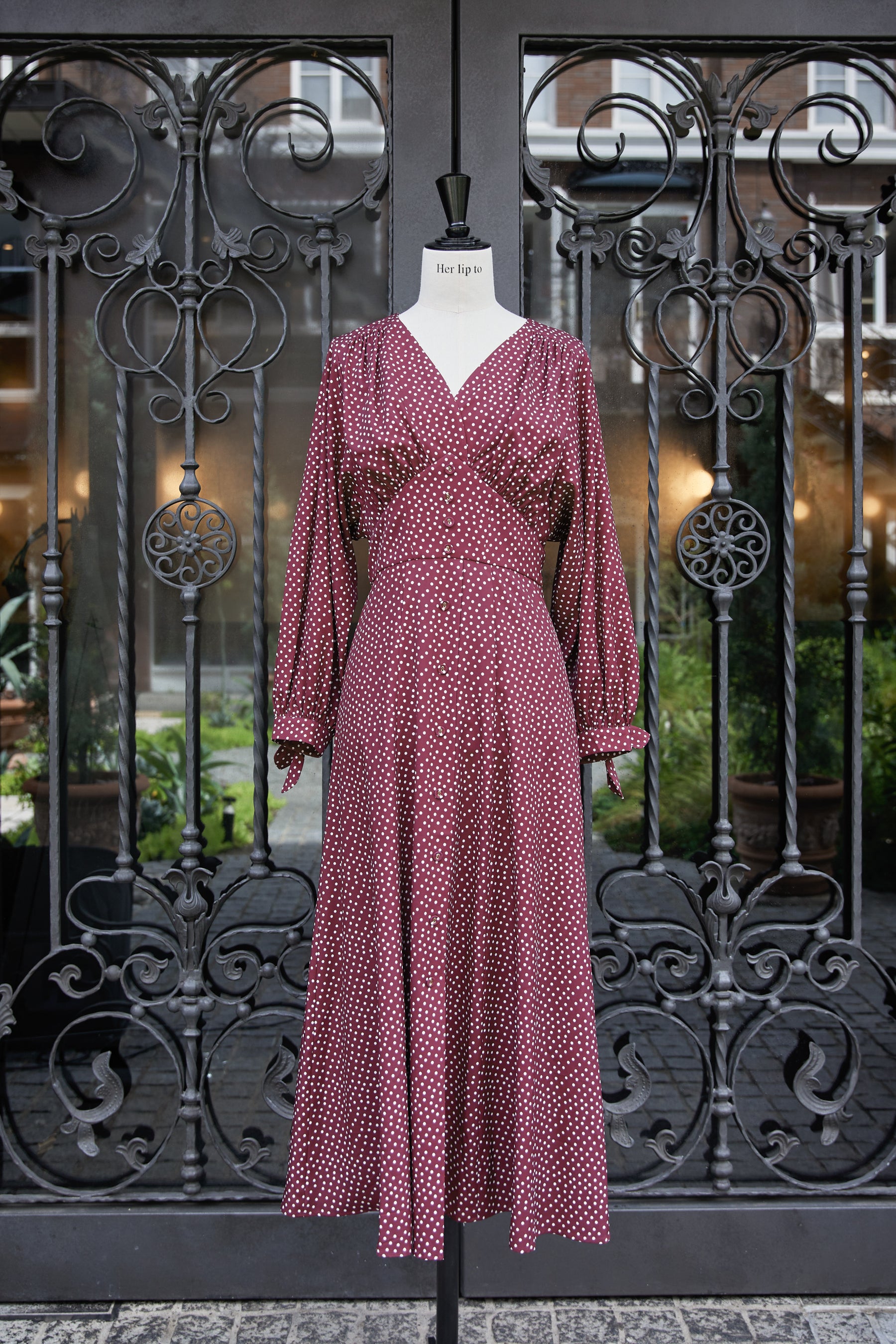 超人気の Her Herlipto Herlipto ロングワンピース Orangerie Orangerie Dot lip Long Dress  Dressの通販 ワンピース