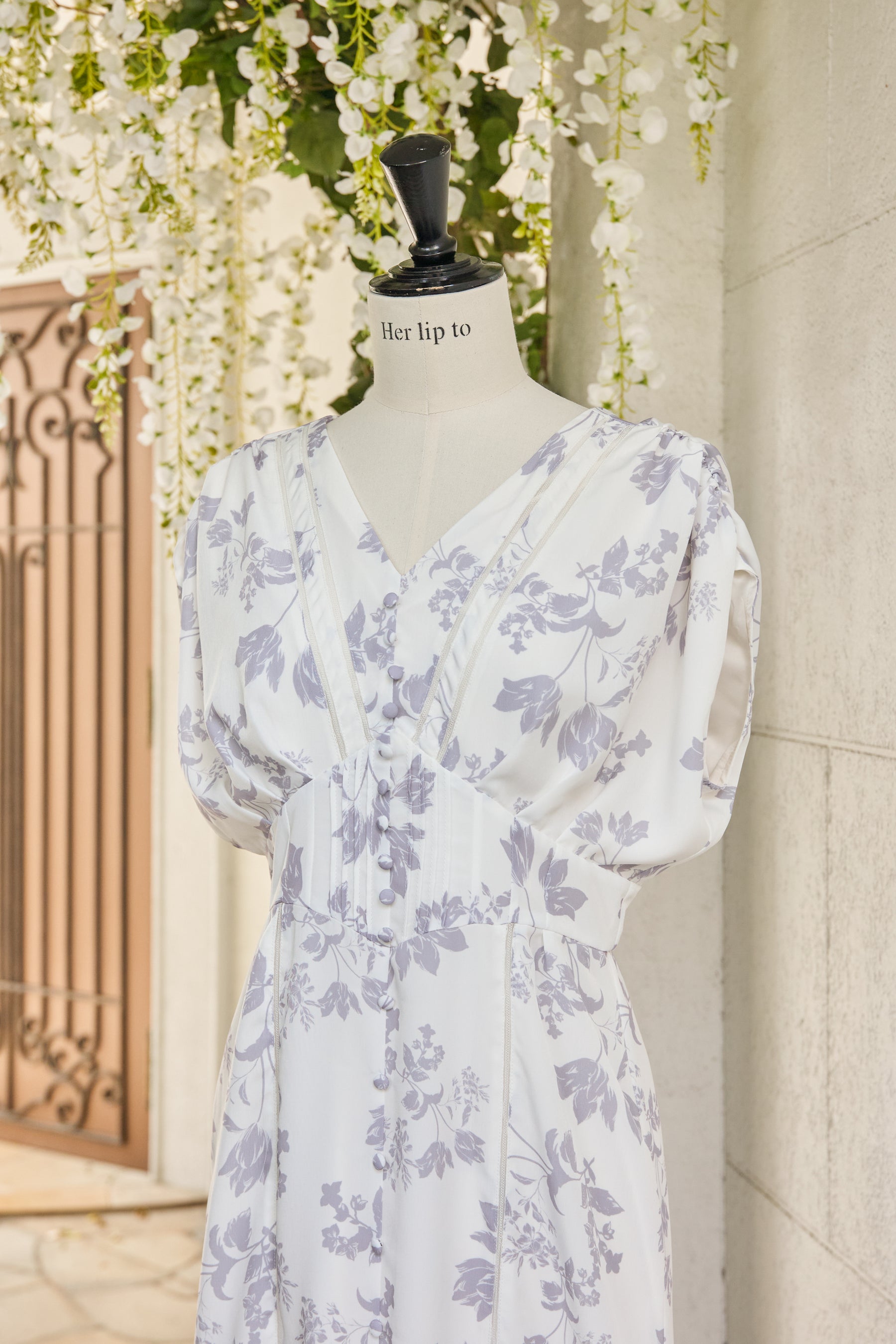 Her lip to Royal Garden Floral Dress1265肩幅 - dibrass.com