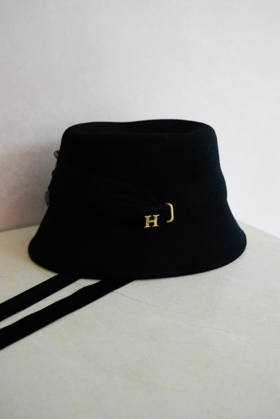 Velvet Tule Ribbon Cloche Hat / BLACK-connectedremag.com