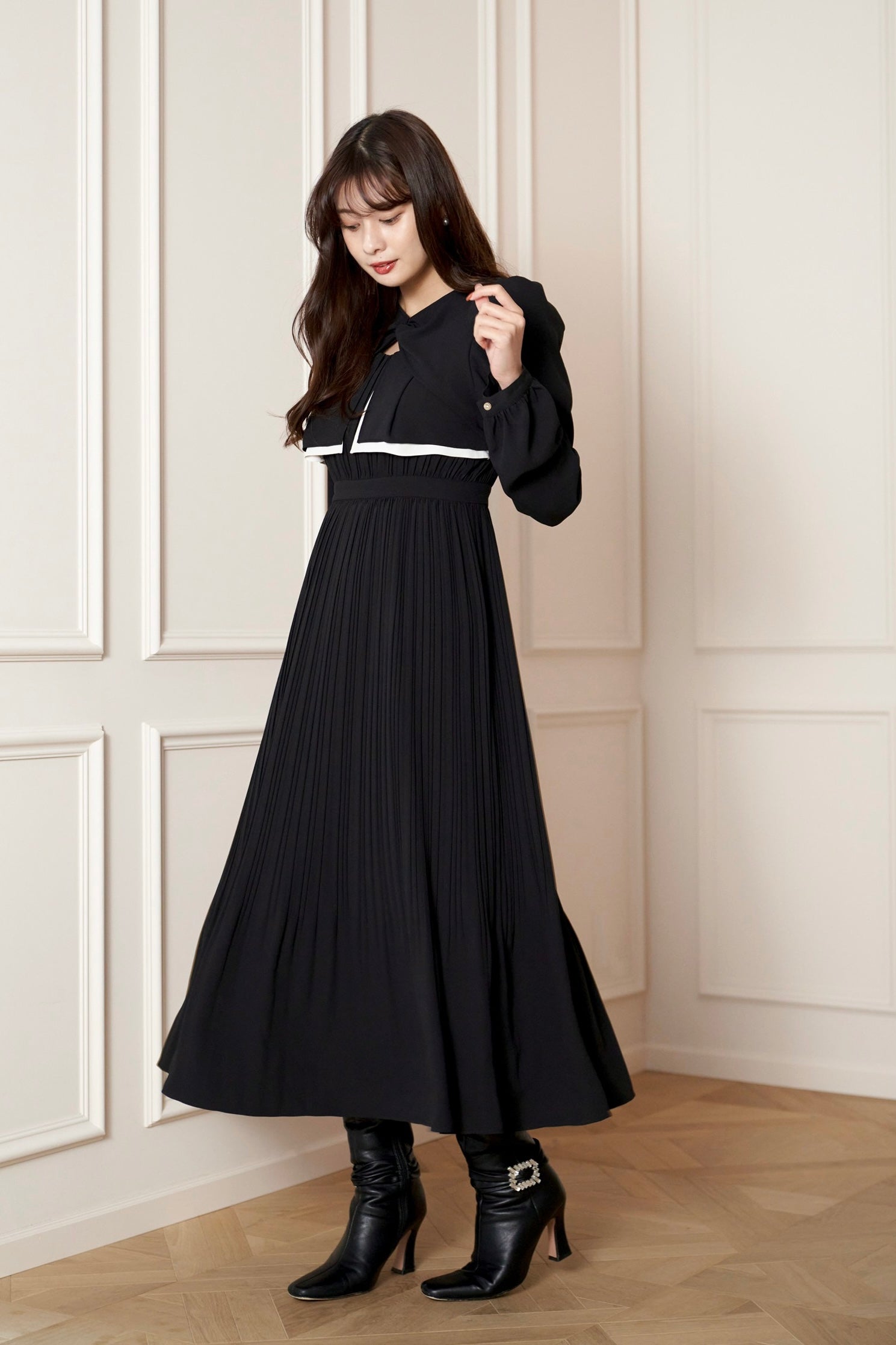 Herlipto　La　Rochelle　Pleated　Dress