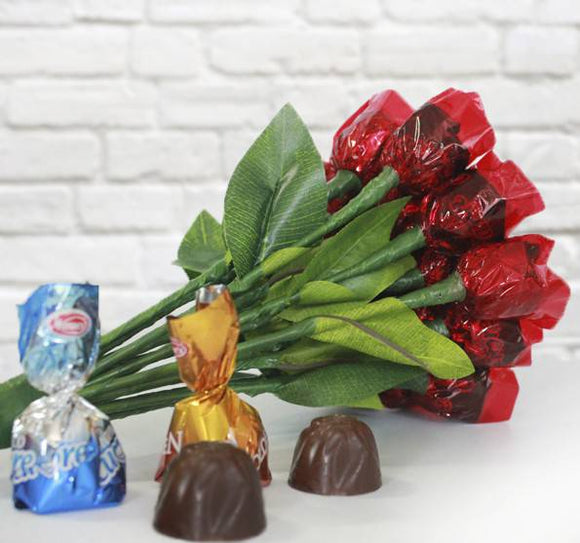 Ramo de 18 Rosas con Bombón regalos originales san valentín 2019 día de los  enamorados 14 de febrero tienda online madrid detalles con golosinas  chuches dulces chocolate día del amor – 