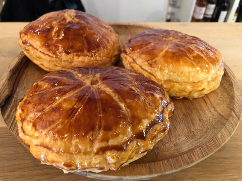 Galette de Roi, in plaats van één grote kun je ook meerdere kleinere maken