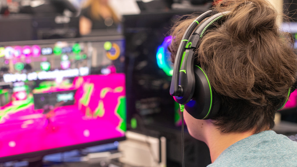Student in an esports classroom using the 250XG Victory Gaming Headset by TWT Audio while playing Splatoon on a Nintendo Switch.