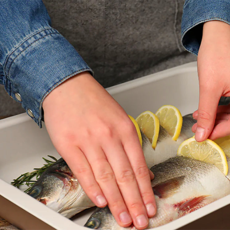 Cooking whole fish with lemon