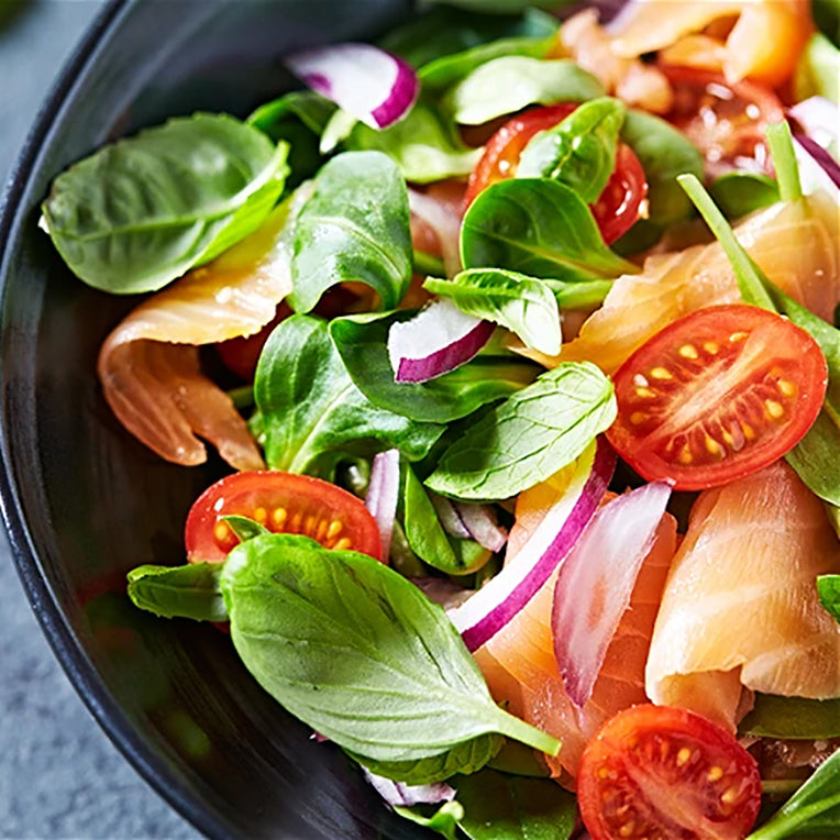 Smoked salmon and spinach salad