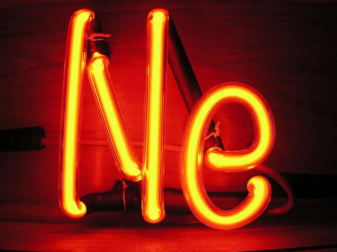 image is showing few earlier neons and History and Evolution of Neon Signs