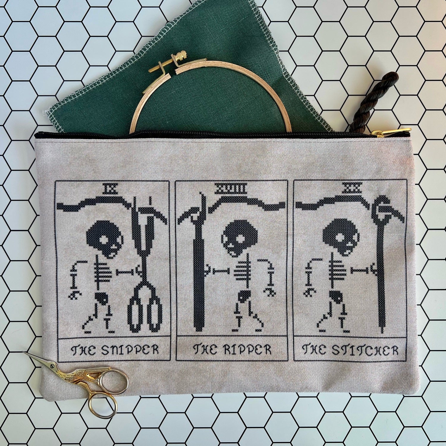 https://cdn.shopify.com/s/files/1/0607/0006/6014/products/PrimitiveTarotProjectBag.jpg?v=1640195382