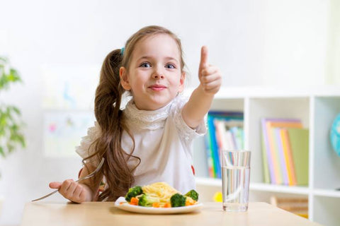 Good food girl with thumbs up on food