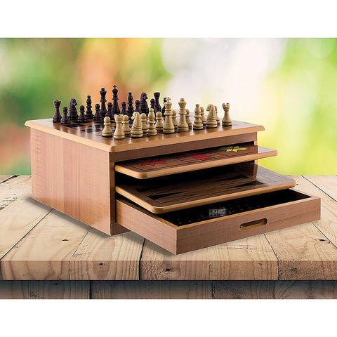 Wooden chess board pieces
