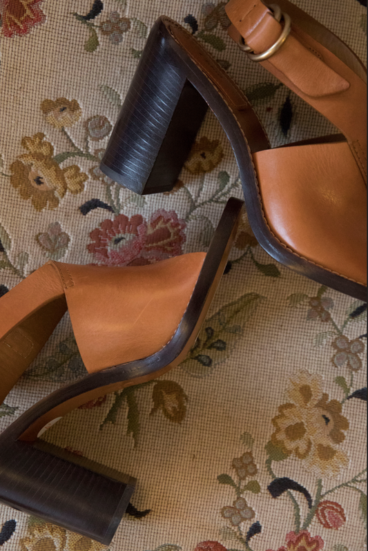 Paar LOUIS VUITTON Flip Flops - Vintage, Mode und Accessoires 2019/05/13 -  Realized price: EUR 180 - Dorotheum