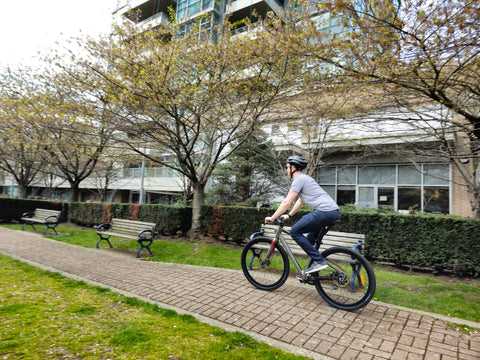 Le vélo électrique peut-il remplacer la voiture : les avantages d'un E-lifestyle